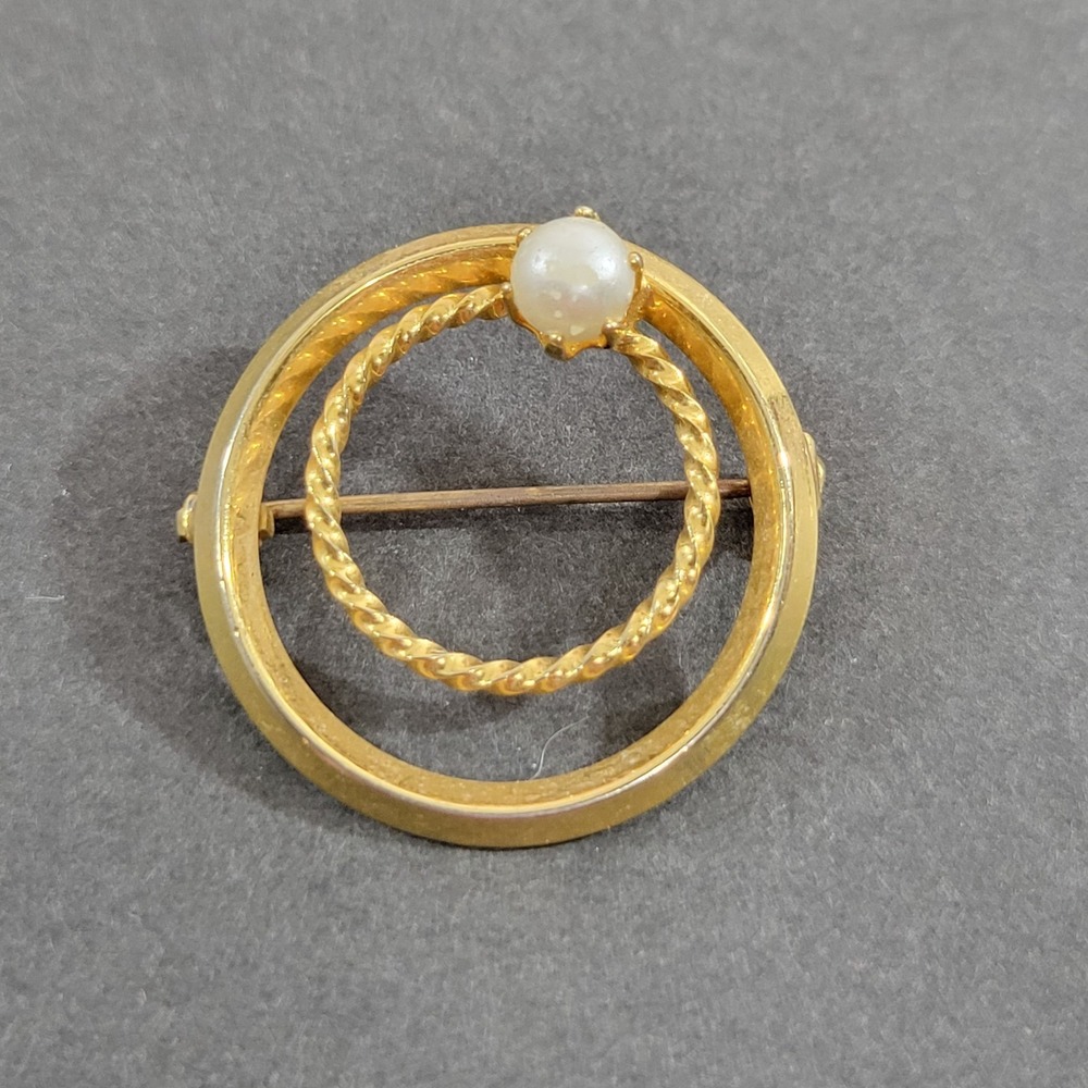 Vintage Faux Pearl Brooch Double Ring Gold Tone 1" Classic Grandma Minimalist